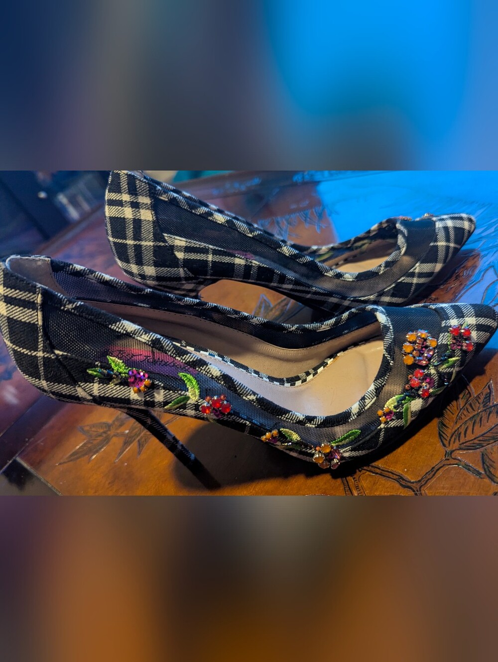 Betsey Johnson Black Plaid Embroidered Floral Pointed-Toe Pumps - Picture 4 of 7
